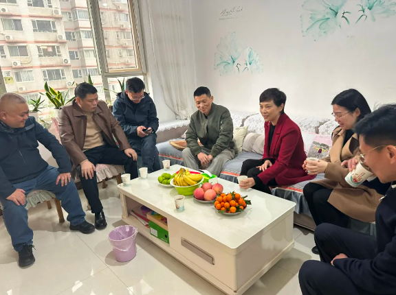 小年送温暖 情暖意更浓——刘凤娟一行到恒信彩建设集团开展春节“送温暖”活动